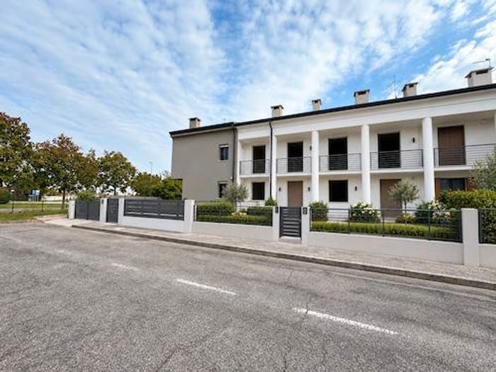 Casa con 6 locali in vendita in Corso Vittorio Emanuele II, Villafranca di Verona