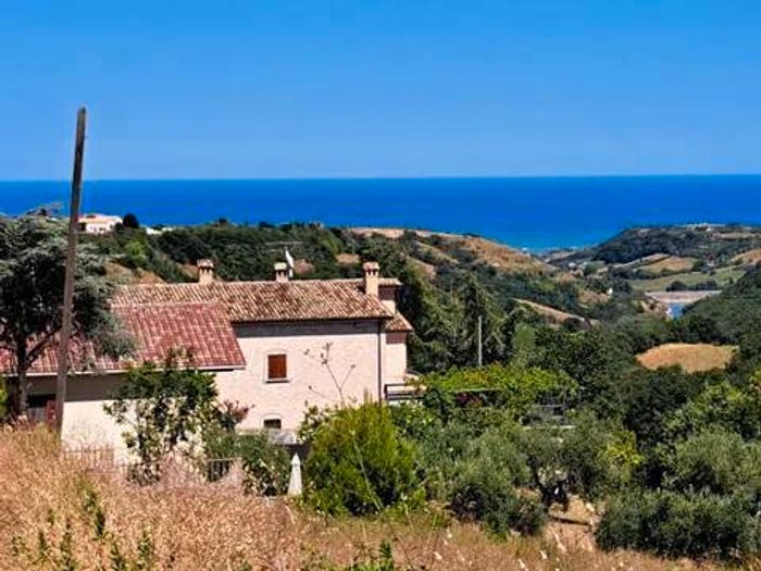 Casa con 6 locali in vendita in Via Menocchia No Number, Montefiore dell'Aso
