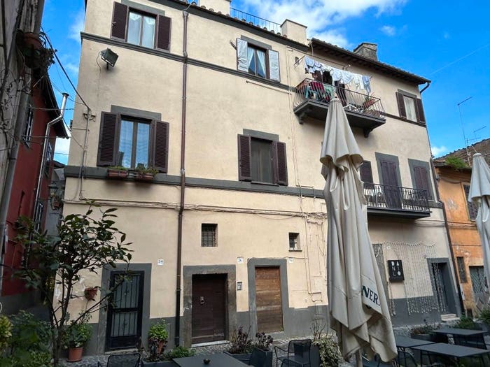 Appartamento trilocale in vendita in Via Giuseppe Garibaldi, Centro, Nepi
