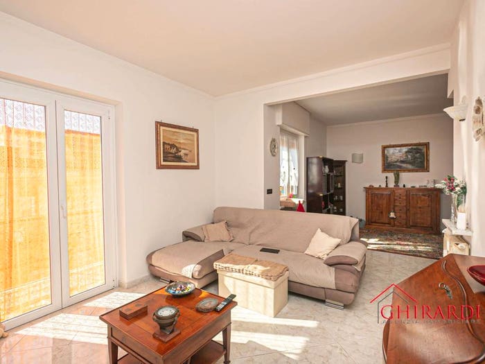 Appartamento quadrilocale in vendita in Via Gian Pietro Sery, Sestri Ponente, Genova