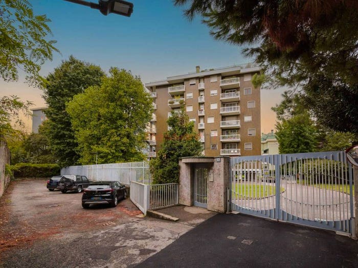 Appartamento trilocale in vendita in via Paravia, San Siro, Milano