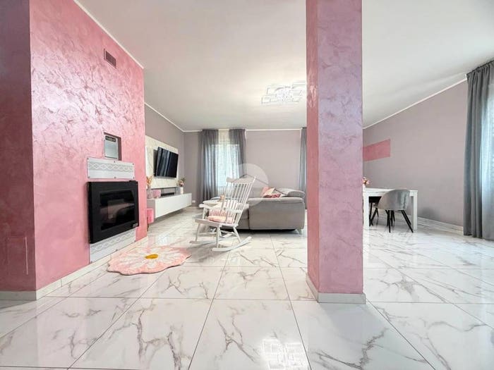 Appartamento con 6 locali in vendita in Via Giovanni XXIII, Centro, Dello