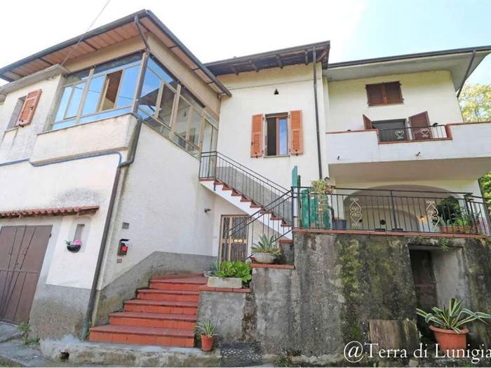 Appartamento con 6 locali in vendita in Via Cravilla, Mulazzo