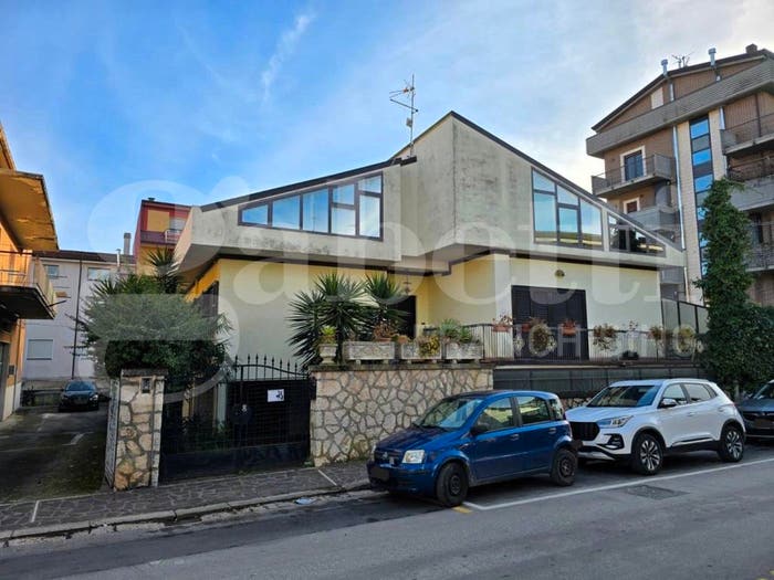 Casa con 6 locali in vendita in Via Sicilia, Centro, Isernia