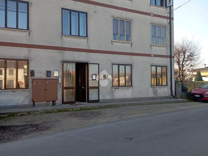 Appartamento trilocale in vendita in Via Ceresara, Centro, Solesino