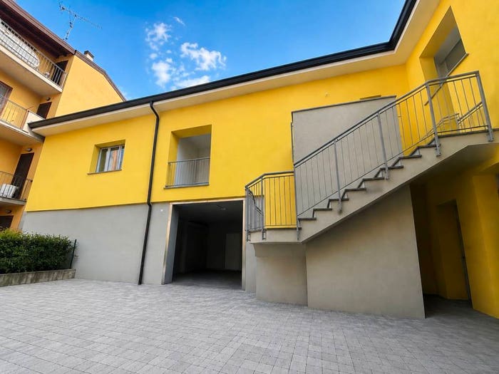 Appartamento quadrilocale in vendita in Via Febbraio, Semicentro, Cantù