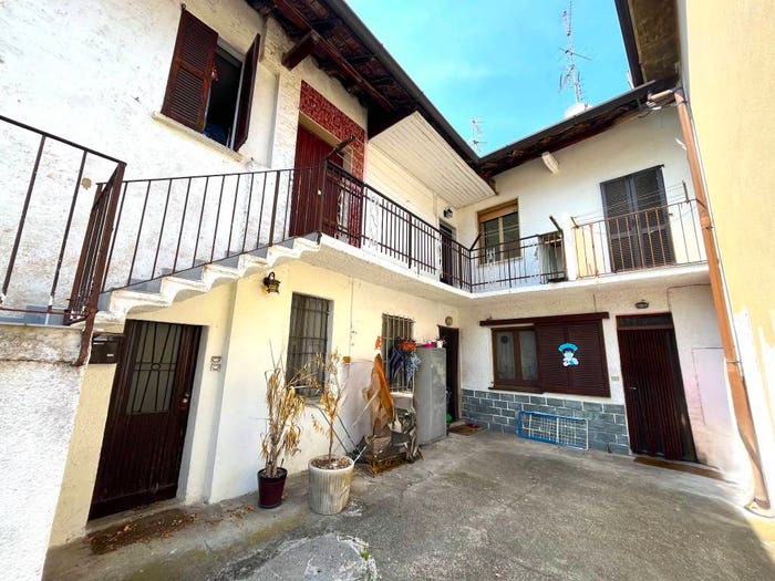 Casa bilocale in vendita in Via Piave, Albizzate
