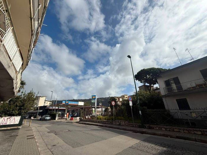 Appartamento trilocale in vendita in Via Provinciale Napoli, Pianura, Napoli