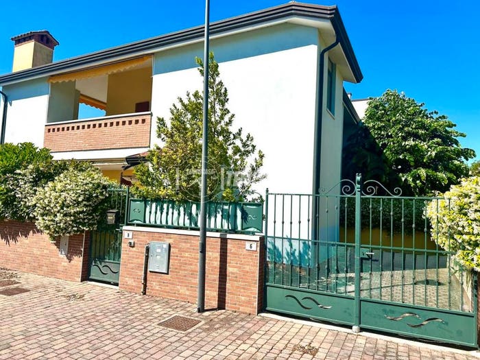 Appartamento quadrilocale in vendita in Via Giovanni Gronchi, Lido delle Nazioni, Comacchio