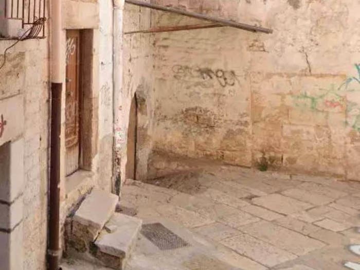 Casa bilocale in vendita in Via Nicola Valletta, Centro Storico, Andria