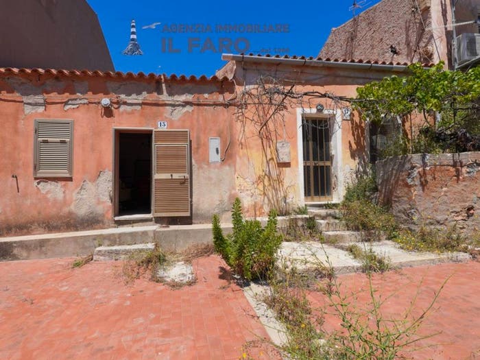 Casa trilocale in vendita in Via Maggior Leggero, La Maddalena