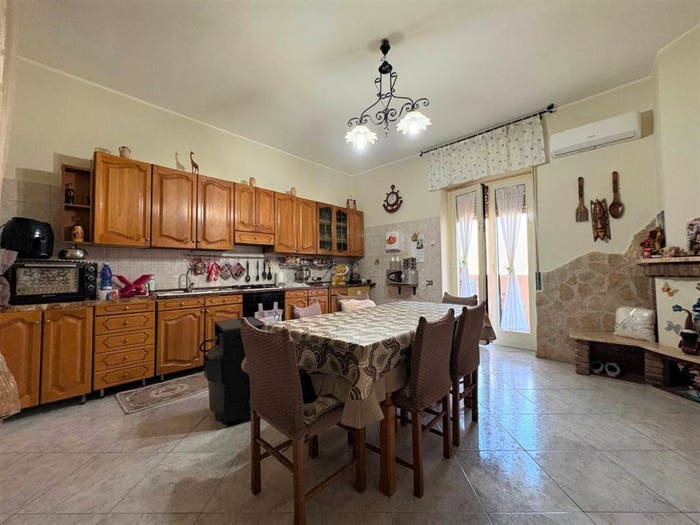 Appartamento trilocale in vendita in Via Fratelli Cervi, Parete