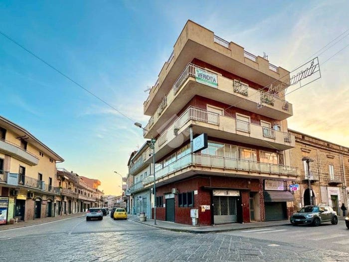 Appartamento trilocale in vendita in Viale margherita, Mondragone