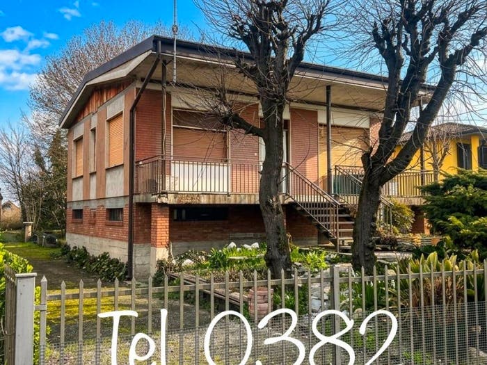 Casa con 5 locali in vendita in Via Emilia, Centro, Broni