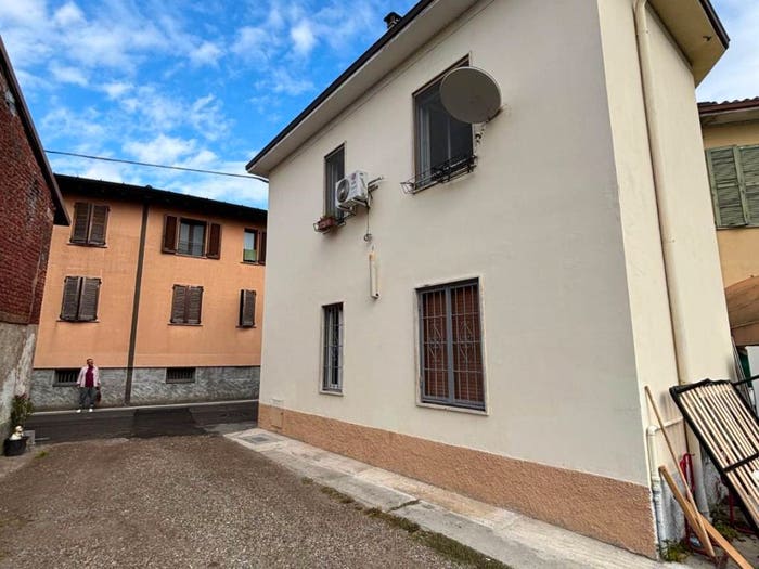 Casa con 6 locali in vendita in Via Trento e Trieste, Centro, Crespiatica