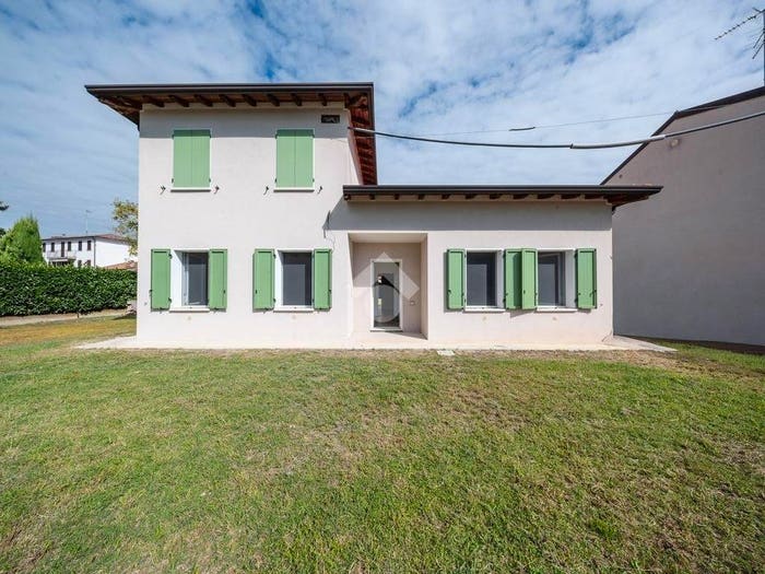 Casa trilocale in vendita in Via Cocapanna, Centro, Quistello