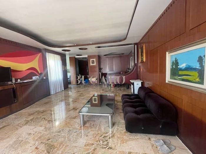 Appartamento con 6 locali in vendita in Borgo Rodi, Ancona