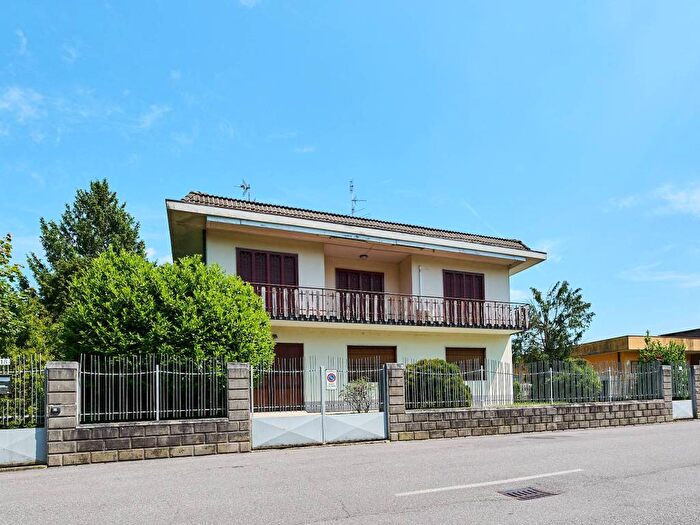 Casa con 6 locali in vendita in Via Giuseppe Mazzini, Centro, Zelo Buon Persico