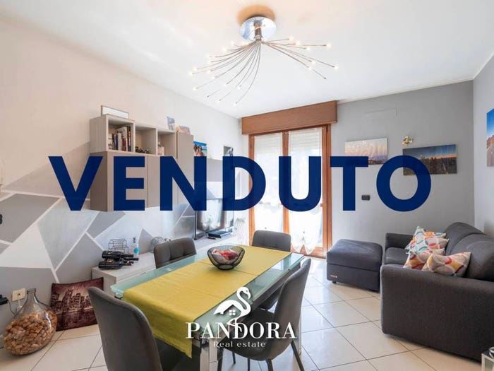 Appartamento trilocale in vendita in Via dell'Arcobaleno, Centro, Ferno