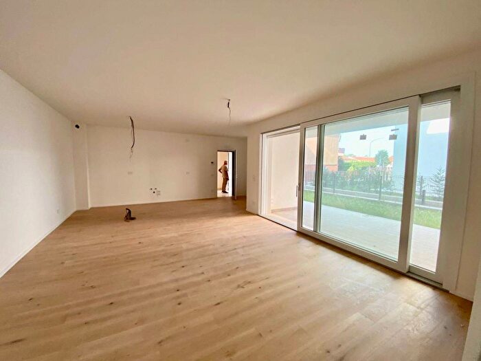 Appartamento quadrilocale in vendita in Via Caprera, Zelarino, Venezia
