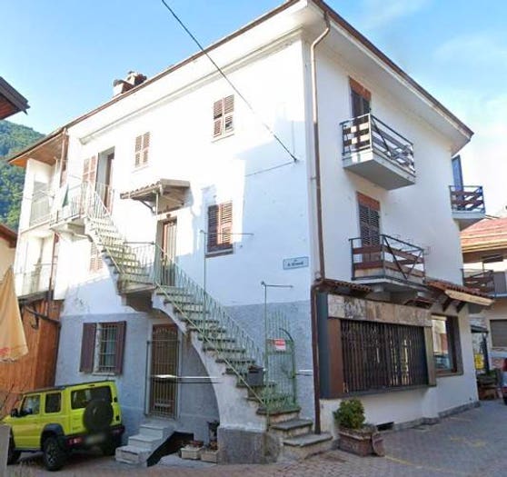 Casa con 6 locali in vendita in Via Vittorio Emanuele III, Centro, Vinadio