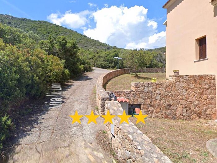 Appartamento con 6 locali in vendita in LOC LU LIONI, San Teodoro
