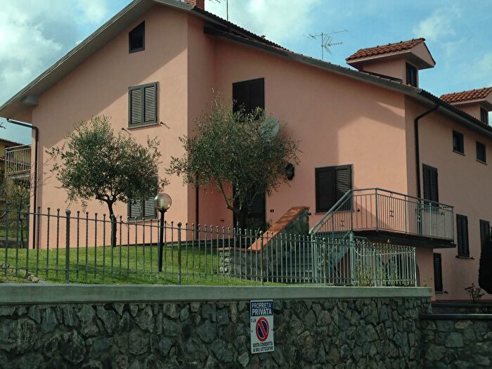 Casa con 13 locali in vendita in Via dei Venti, Camporgiano