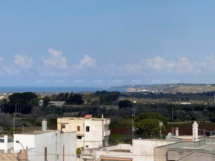 Appartamento con 6 locali in vendita in via Bellini, Alezio