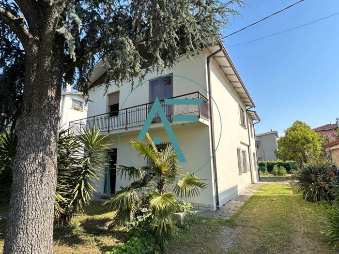 Casa con 6 locali in vendita in Mezzano Borgo Masotti, Ravenna
