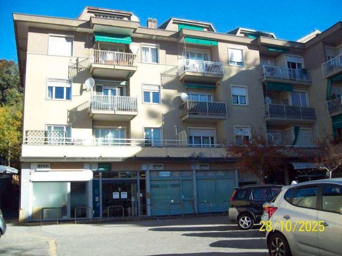 Appartamento trilocale in vendita in Via Valcuvia Cittiglio VA, Centro, Cittiglio