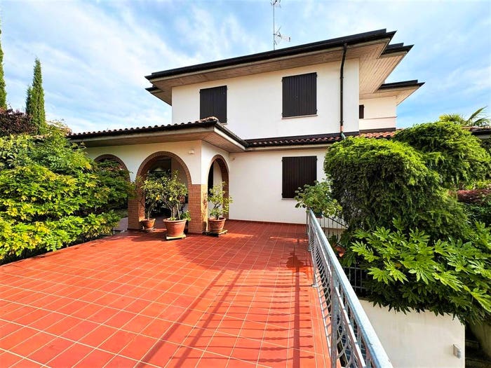 Casa con 6 locali in vendita in Via Enrico Berlinguer, Centro, Castel San Pietro Terme