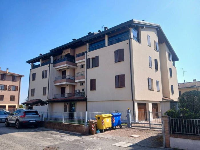 Appartamento quadrilocale in vendita in Via Sicilia, Cento Paese, Cento