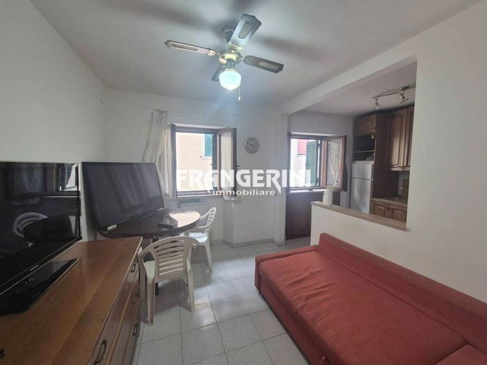Appartamento trilocale in vendita in Via Guglielmo Oberdan, Cisternone, Livorno
