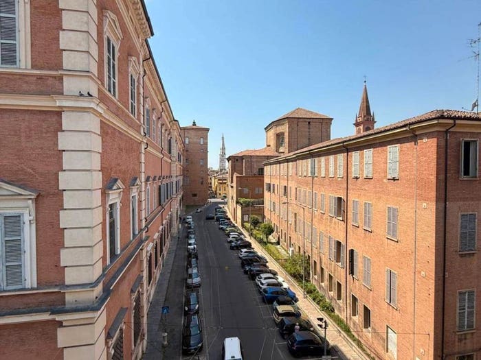 Appartamento quadrilocale in vendita in Corso Camillo Benso Conte di Cavour, Centro Storico, Modena