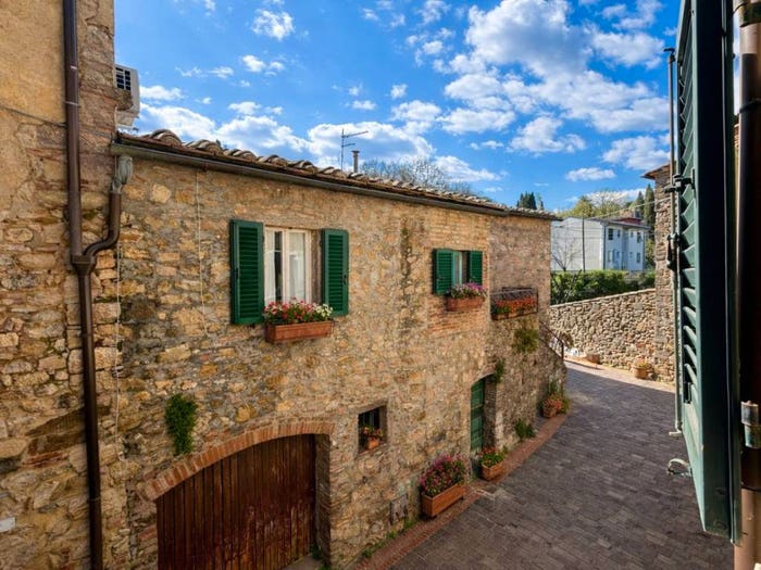 Appartamento con 5 locali in vendita in Via Castellana, Orciatico, Lajatico