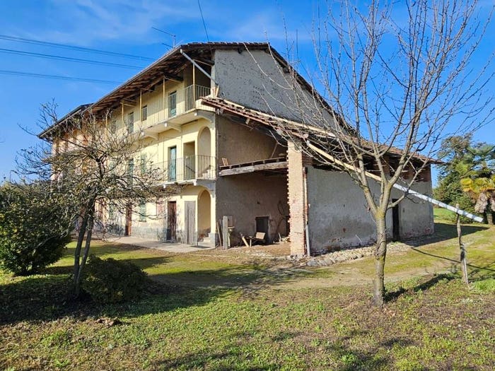Casa con 6 locali in vendita in Centro, Oleggio