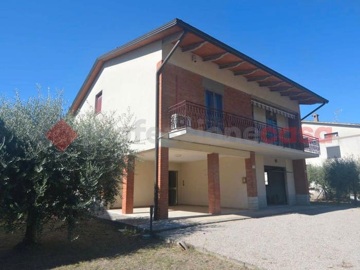 Casa quadrilocale in vendita in Via Madonna del Popolo, Parlesca, Perugia