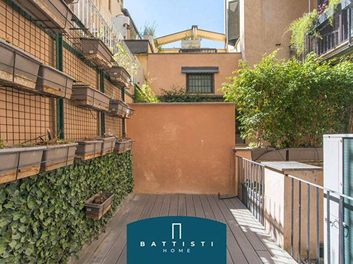 Appartamento trilocale in vendita in Via Bocca di Leone, Spagna, Roma