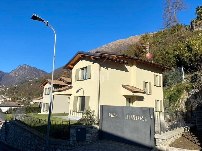 Casa con 6 locali in vendita in Via Bosco Impero, Centro, Carlazzo