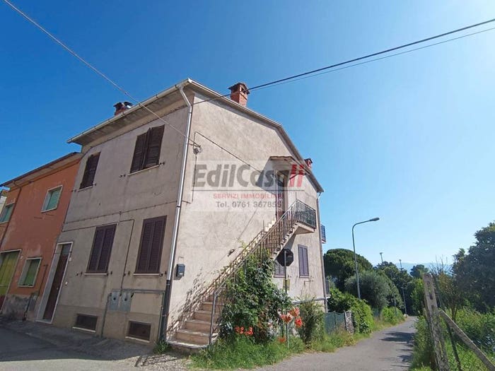 Appartamento trilocale in vendita in Via Cioccolone, Centro, Graffignano
