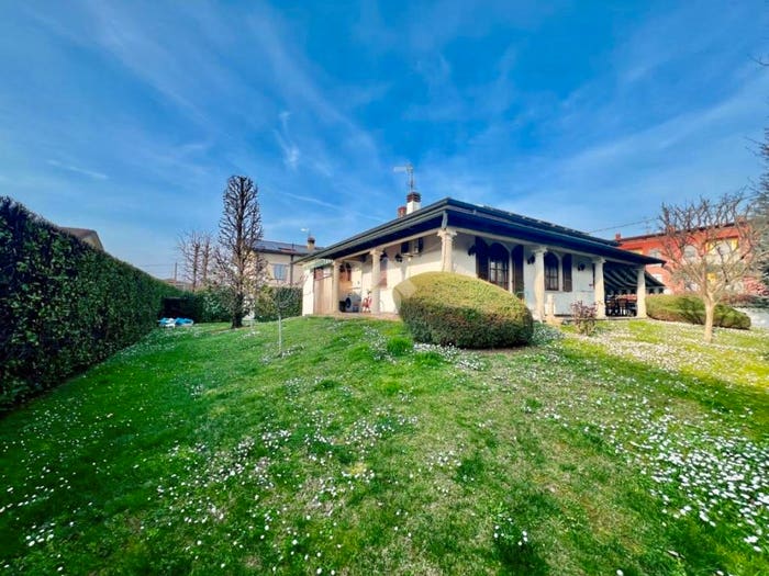 Casa quadrilocale in vendita in Via Don B Buroni, Palosco