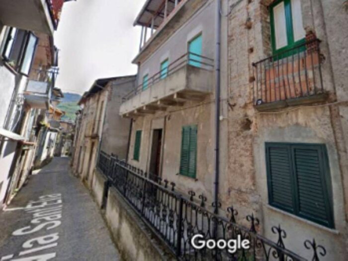 Appartamento con 5 locali in vendita in Via Sant'Elia, Delianuova