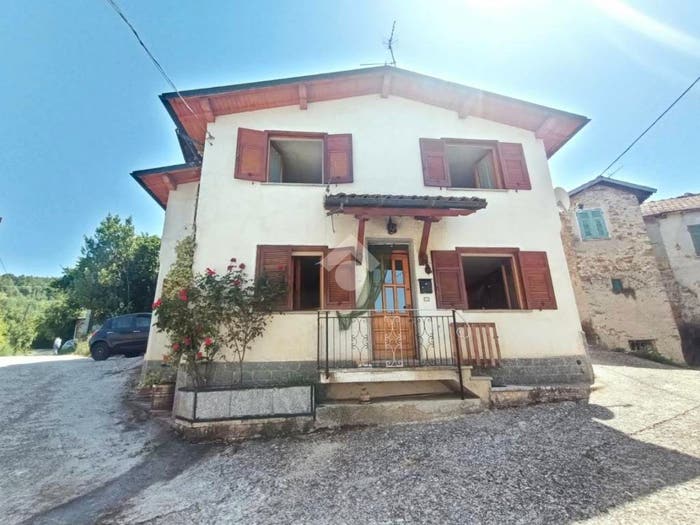 Casa trilocale in vendita in Frazione rovello inferiore, Mongiardino Ligure