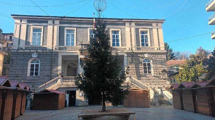 Appartamento con 6 locali in vendita in Piazza Enrico Macciò, Centro, Busalla