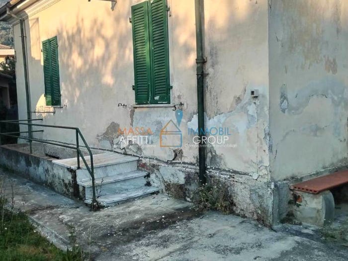Casa con 6 locali in vendita in Via Petroniano, Castagnola, Massa