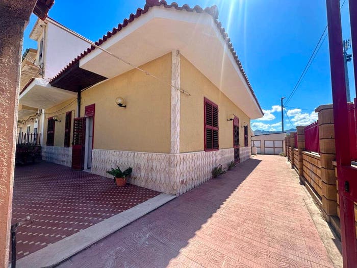 Casa con 6 locali in vendita in Stretto Spine Sante, Centro, Barcellona Pozzo di Gotto