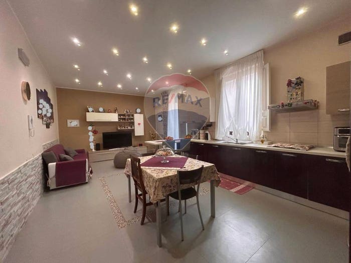 Casa con 5 locali in vendita in Via Dante Alighieri, Centro, Aci Catena
