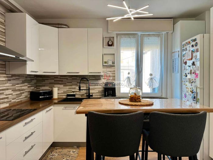 Appartamento con 6 locali in vendita in VIA ROMA, Centro, Lonigo