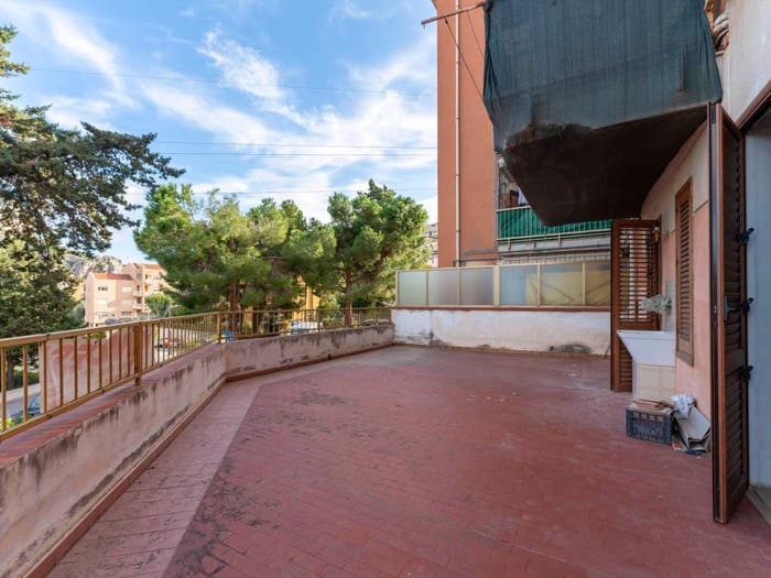 Appartamento con 6 locali in vendita in Via Pietragrossa, Centro, Cefalù