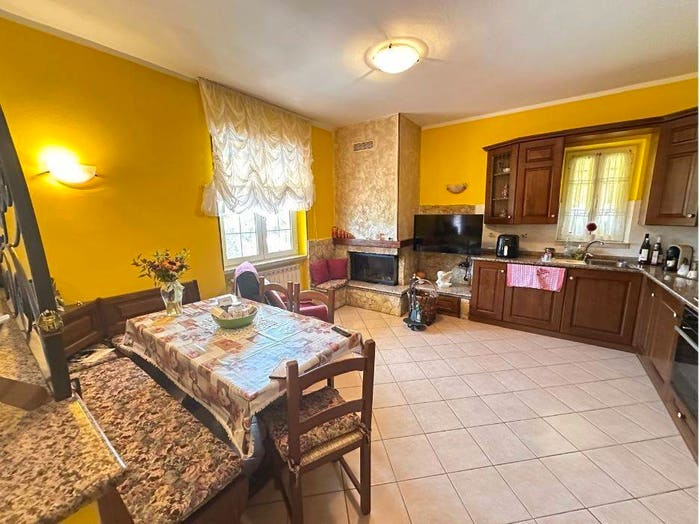 Casa quadrilocale in vendita in Casano Dogana Isola, Luni